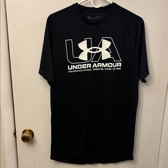 Under Armour Women’s Shirt Size Medium - Picture 1 of 3